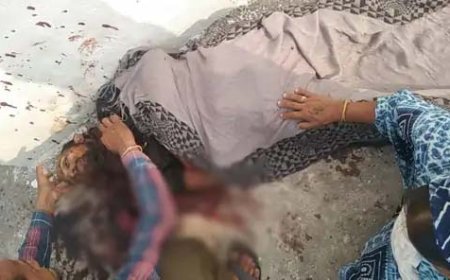 छत पर युवक की खून से लथपथ लाश: पहले काटी हाथ की नस, फिर धारदार हथियार से गला रेतकर दी जान — दीवारों पर मिले खून के छींटे