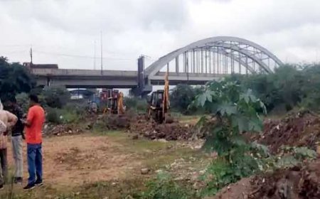 खुर्सीपार के खेल परिसर में खुल गई शराब दुकान:विरोध करने वाले पार्षद को भेजा जेल, पुलिस बल की तैनाती में प्रशासन ने खुलवाई दुकान