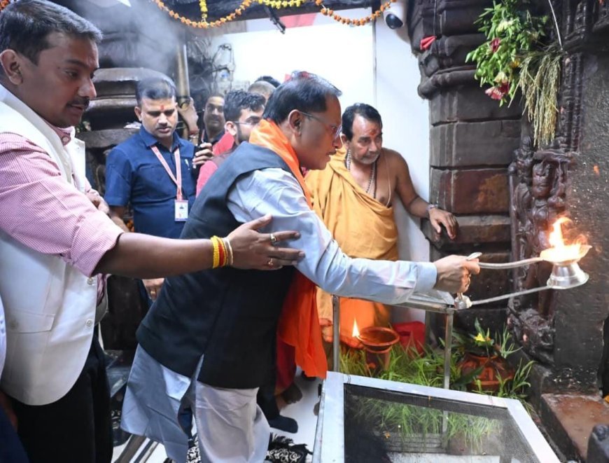 नवरात्रि पर मुख्यमंत्री विष्णुदेव साय ने महामाया मंदिर में टेका माथा