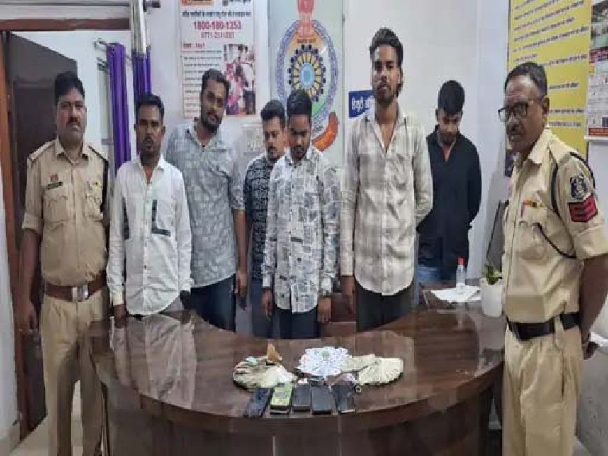 दुर्ग में दिवाली पर जुआरियों पर पुलिस की सख्त कार्रवाई: 54 लोग गिरफ्तार, लाखों की नकदी और वाहन जब्त