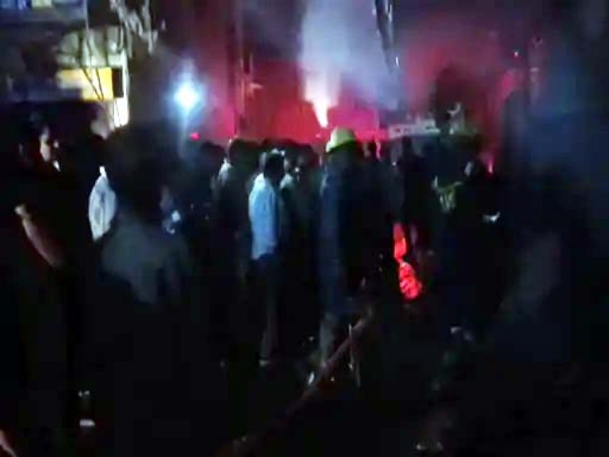   दुर्ग के इंदिरा मार्केट में ड्रायफ्रूट दुकान में भीषण आग: लाखों का सामान खाक, घंटों की मशक्कत के बाद काबू