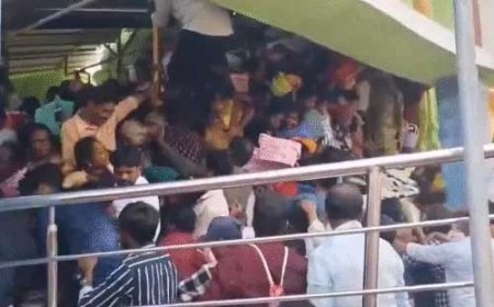 ब्रेकिंग न्यूज : वेंकटेश्वर मंदिर में भगदड़, 9 श्रद्धालुओं की मौत: एकादशी पर उमड़ी भीड़ में रेलिंग टूटी