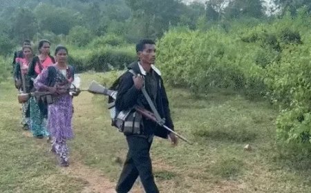 कमांडर सुनील–सचिव एरिना सहित 7 नक्सलियों ने हथियार डाले; 37 लाख के इनामी समर्पित