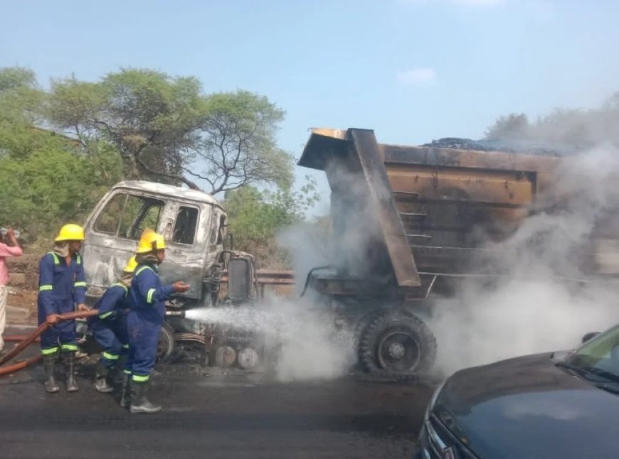 कुम्हारी पुल पर चलती ट्रेलर में आग, फायर ब्रिगेड की तत्परता से टली बड़ी दुर्घटना