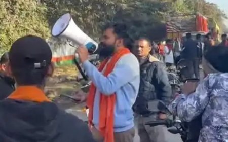 बांग्लादेश में हिंदुओं पर अत्याचार के विरोध में सड़कों पर उतरा दुर्ग-भिलाई: आक्रोश रैली और पुतला दहन