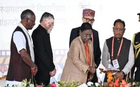 जशपुर पहुंची राष्ट्रपति द्रौपदी मुर्मू, ‘जशक्राफ्ट’ एवं जशपुर की जनजातीय मातृशक्ति के कौशल की सराहना की