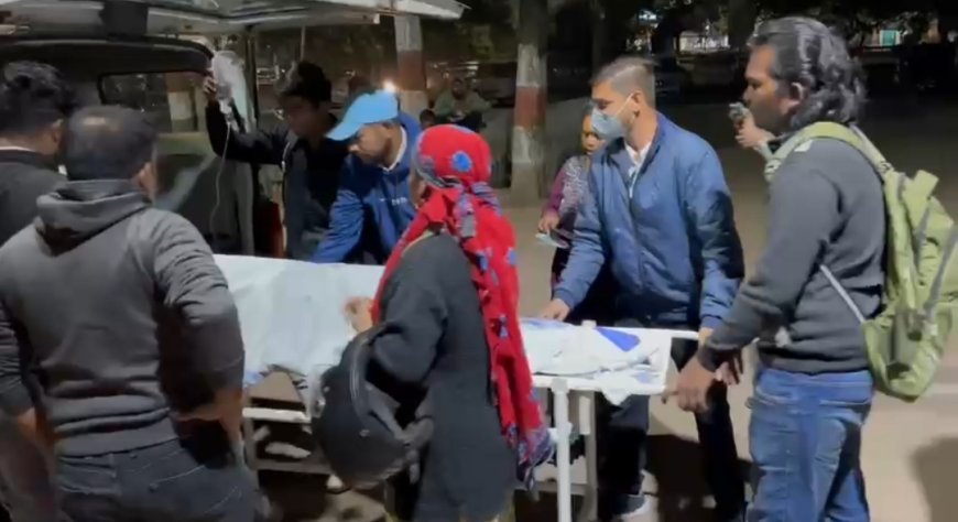 ट्रेन के कोच पर चढ़ते ही करंट की चपेट में आया युवक, हालत गंभीर