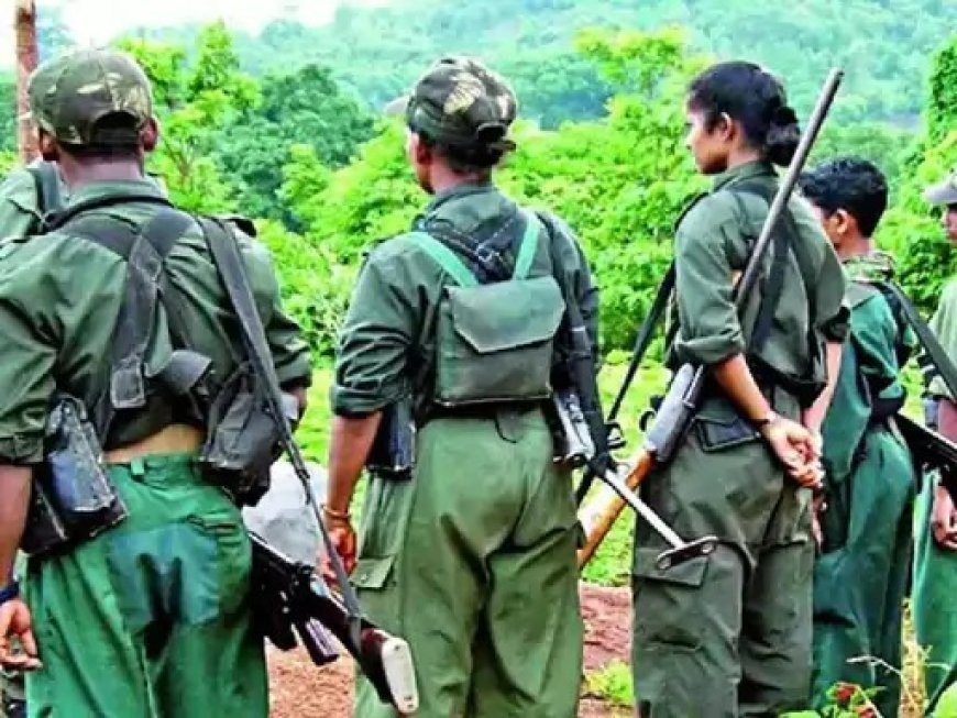 MMC जोन को बड़ा झटका: केबी डिवीजन के 11 नक्सलियों ने सरेंडर किया, सुकमा का मोस्ट वांटेड कबीर भी शामिल