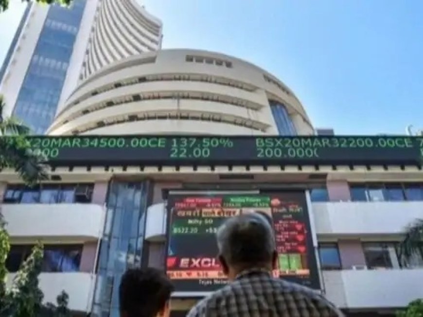सेंसेक्स में 400 अंक की फिसलन: निफ्टी भी दिन के उच्च स्तर से 130 अंक नीचे आया