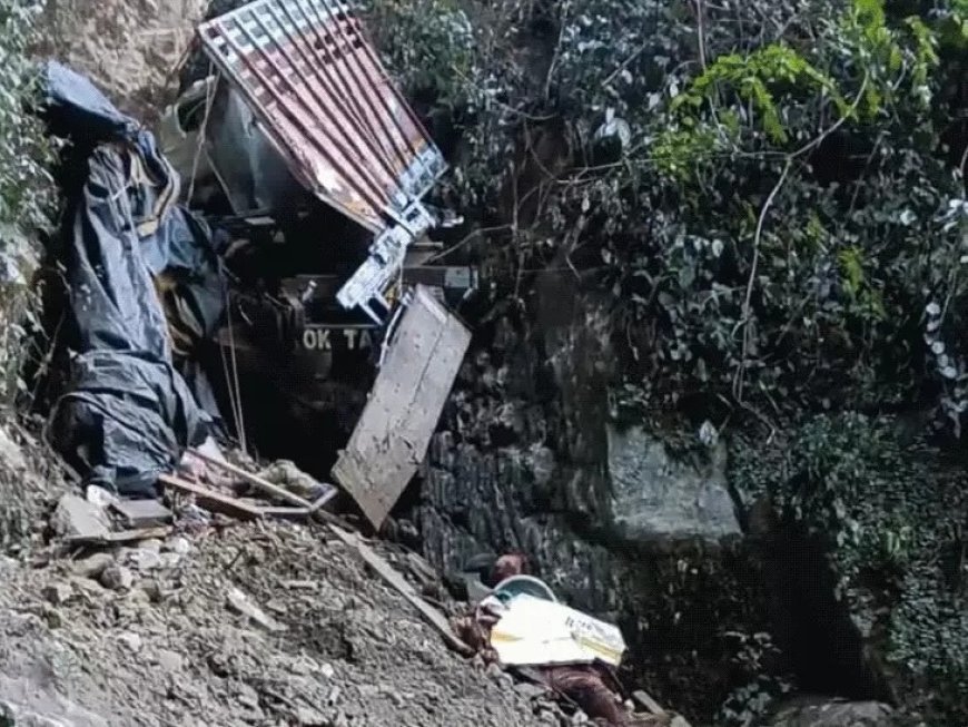 अरुणाचल में दर्दनाक हादसा: 1000 फीट खाई में ट्रक गिरा, 21 मजदूरों की जान गई