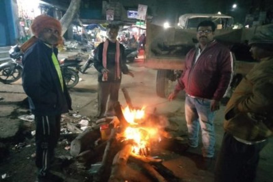 सरगुजा में जमकर पड़ रही ठंड, मैनपाट का पारा पहुंचा 3.6 डिग्री, लोग ले रहे अलाव का सहारा