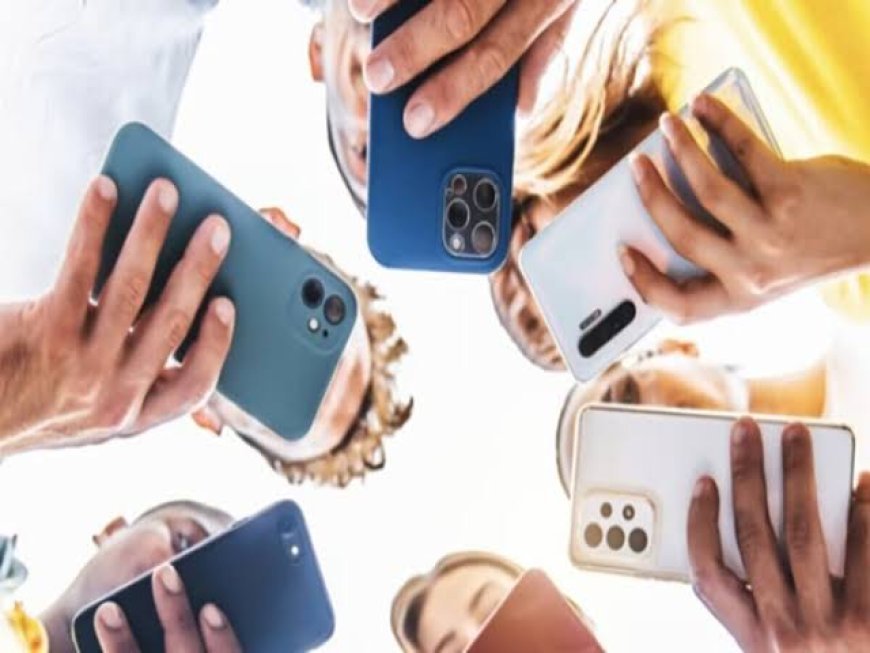 रेलवे का बड़ा फैसला: ड्यूटी के दौरान वीडियो-रील बनाने पर होगी कड़ी कार्रवाई, इन जगहों पर रहेगा बैन