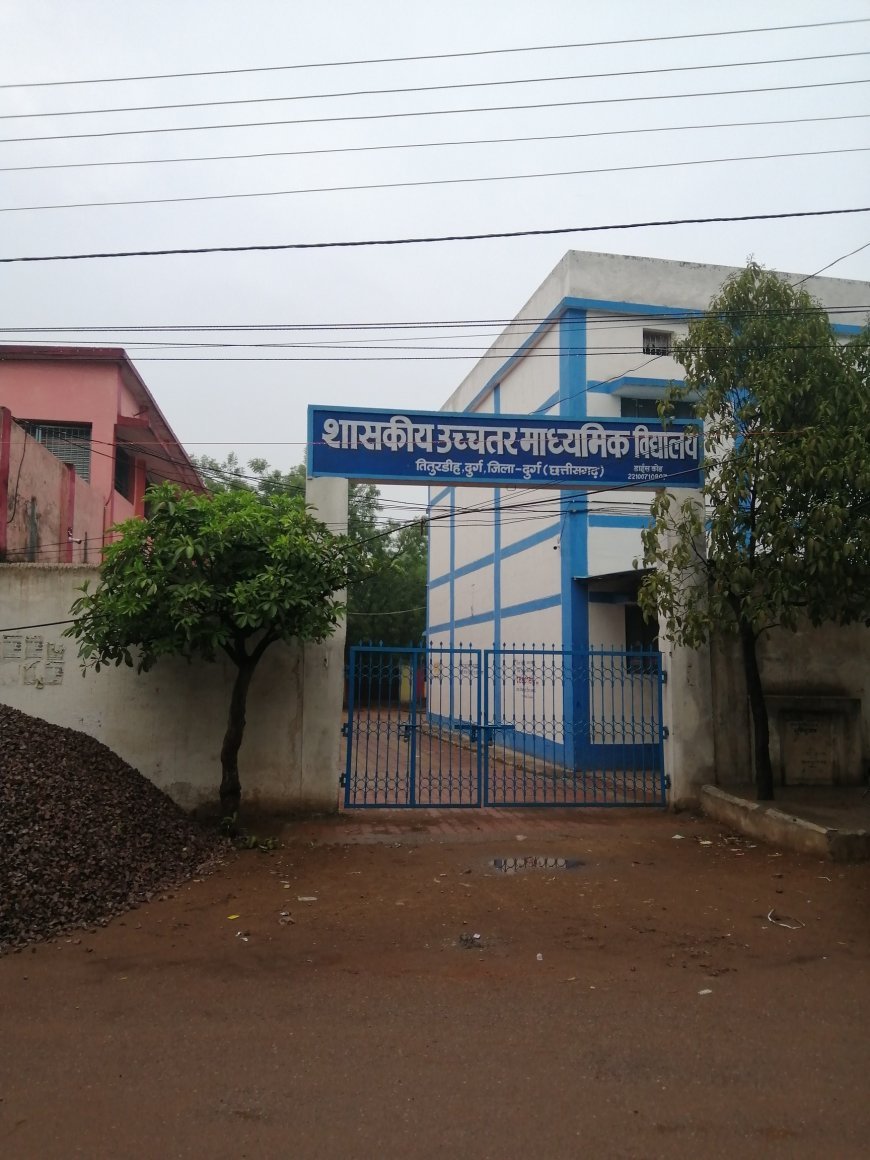 कलेक्टर साहब! क्या मेरा बेटा भी अनपढ़ ही रहेगा? स्कूल से नाम कटने पर फूट पड़ा पिता का दर्द