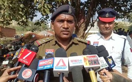 गुलाब से सम्मान, चालान से सबक: दुर्ग में ट्रैफिक नियम तोड़ने वालों पर सख्ती