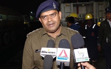 भिलाई नेशनल हाईवे पर ट्रेलर की टक्कर से आयल टैंकर लीक, सड़क बनी फिसलन भरी, घंटों जाम