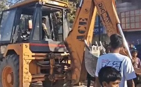 सुपेला संडे मार्केट में अतिक्रमण पर प्रशासन सख्त, ट्रैफिक सुधार के लिए चला बुलडोजर