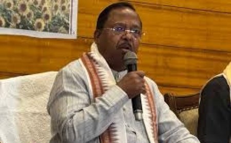 प्लास्टिक बोतल वाली शराब पर कृषि मंत्री का विवादित बयान, बोले—अनुभव के बाद ही बता पाऊंगा सच