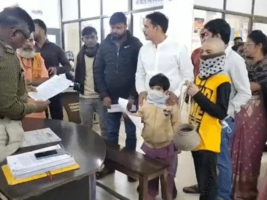 रिश्तों की मर्यादा तार-तार: श्मशान से अस्थियां ले गईं पत्नी और बहन, बच्चे खाली कलश लेकर थाने पहुंचे