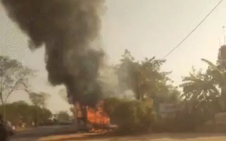 चलती बस में लगी भीषण आग, ड्राइवर की सूझबूझ से टली बड़ी दुर्घटना