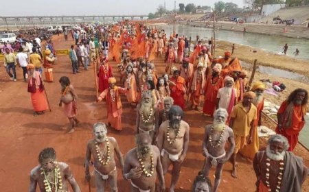 महाशिवरात्रि पर नेहरू घाट में अफरा-तफरी, शाही स्नान के बीच बाधित हुई अखाड़ों की कतार