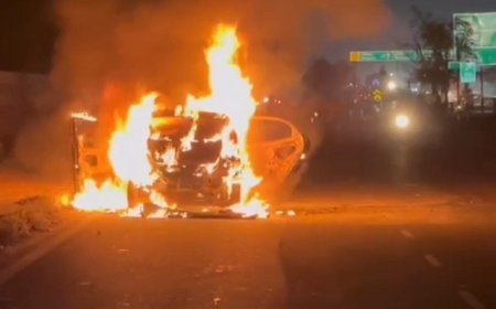 यूथ कांग्रेस नेता के घर के बाहर खड़ी कारों में बदमाशों ने लगाई भीषण आग, मचा हड़कंप,