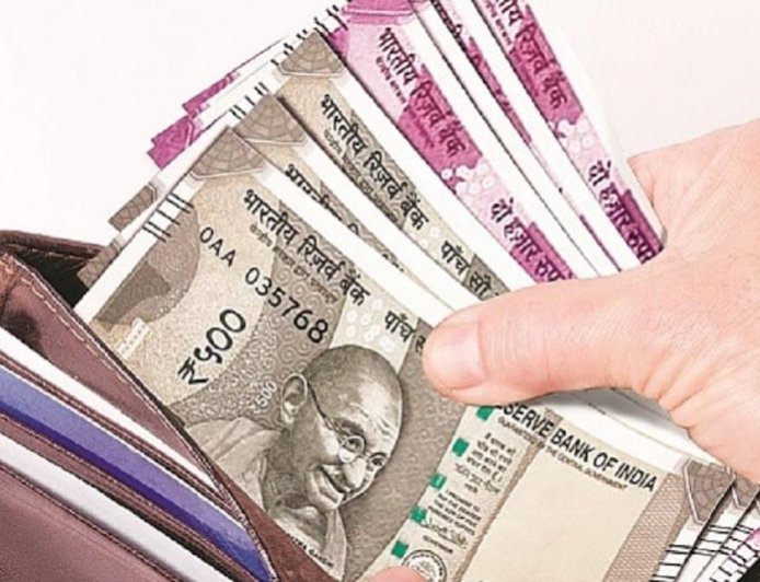 16 पंचायत सचिवों पर गिरी गाज, मुख्य कार्यकारी अधिकारी ने वेतन काटने के दिए निर्देश