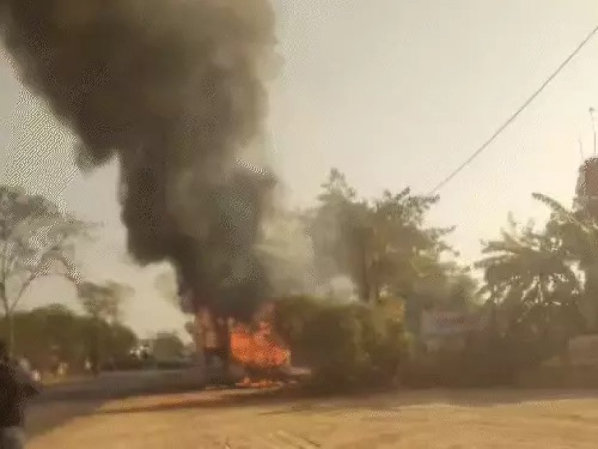 चलती बस में लगी भीषण आग, ड्राइवर की सूझबूझ से टली बड़ी दुर्घटना