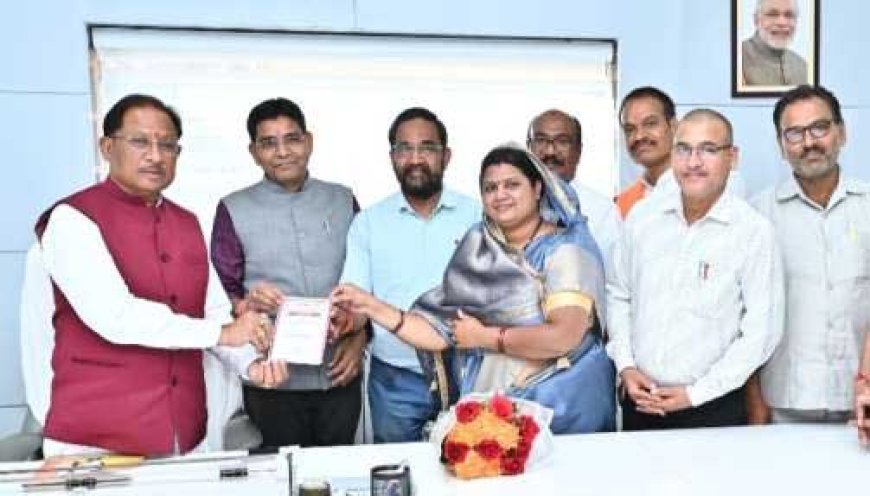 80वें महा-अधिवेशन के लिए समाज ने मुख्यमंत्री से भेंट कर सौंपा आमंत्रण