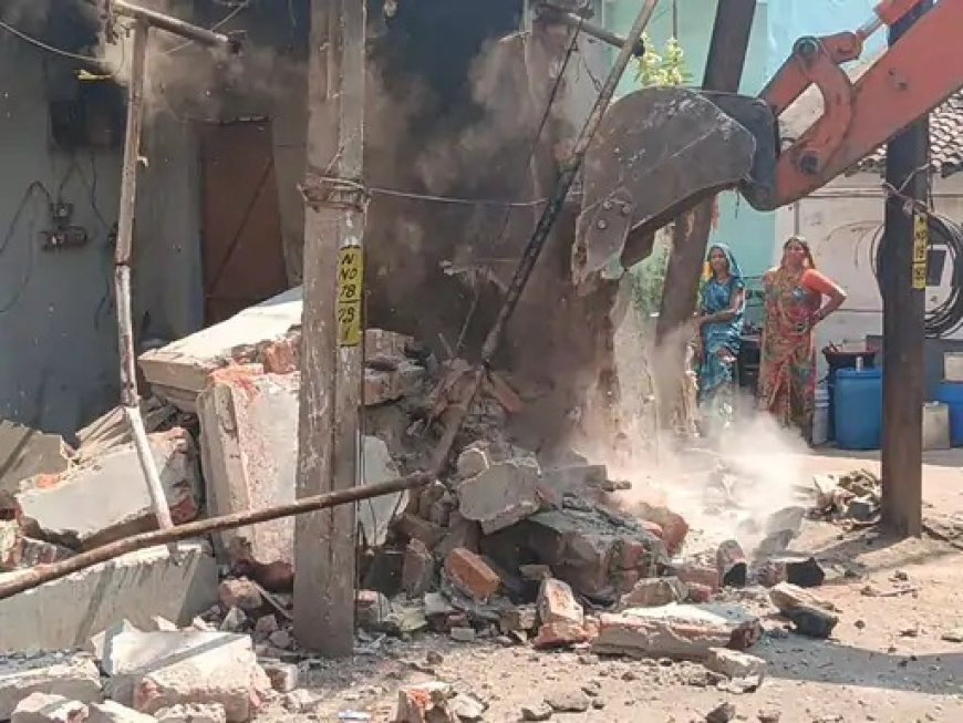 शिव बारात में खून, फिर चला बुलडोजर: मुख्य आरोपी के अवैध होटल पर निगम की कार्रवाई