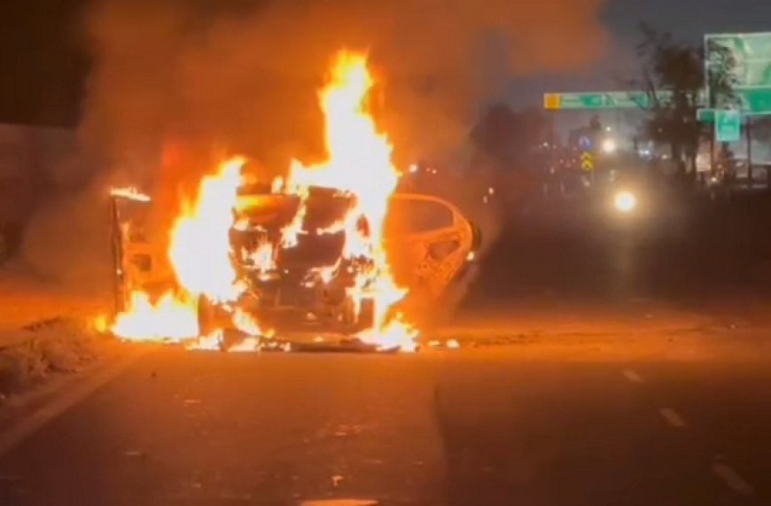 यूथ कांग्रेस नेता के घर के बाहर खड़ी कारों में बदमाशों ने लगाई भीषण आग, मचा हड़कंप,