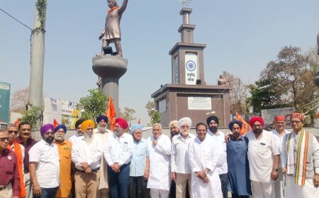 शहीद दिवस पर दुर्ग के शहीद चौक में आयोजित कार्यक्रम में शामिल हुए अरुण वोरा, वीर सपूतों को दी श्रद्धांजलि*