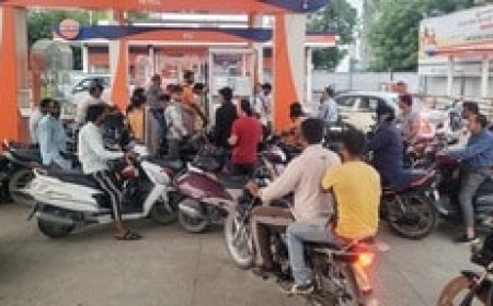 बेमेतरा में पेट्रोल-डीजल के लिए मची मारामारी, पंपों के बाहर लोगों की भारी भीड़