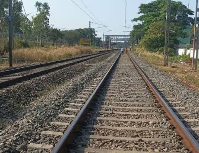 नई रेलवे लाइन के लिए दुर्ग जिले के किसानों से ली जाएगी जमीन, मुआवजे को लेकर बढ़ा विवाद! कलेक्टर ने बनाई टीम