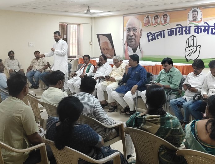 कल कांग्रेस करेगी भाजपा दफ्तरों का घेराव, वोरा की मौजूदगी में रायपुर में दूसरे दिन रणनीति बैठक, कहा – “कांग्रेस चुप नहीं बैठेगी”*