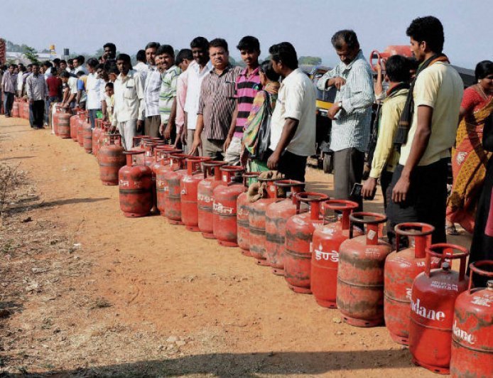 सिलेंडर की किल्लत से इस शहर की फूड इंडस्ट्री को हर दिन हो सकता है 100 करोड़ का नुकसान