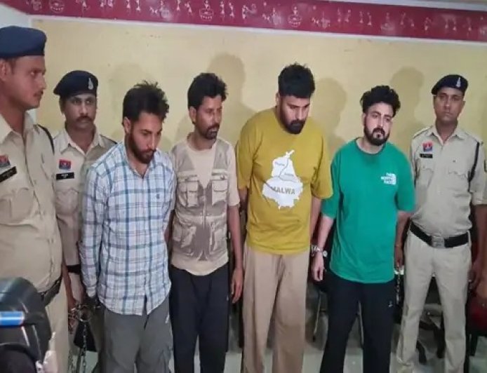 पाक बॉर्डर से रायपुर तक फैला ड्रग्स नेटवर्क ध्वस्त: चार तस्कर गिरफ्तार, हथियार और हेरोइन बरामद