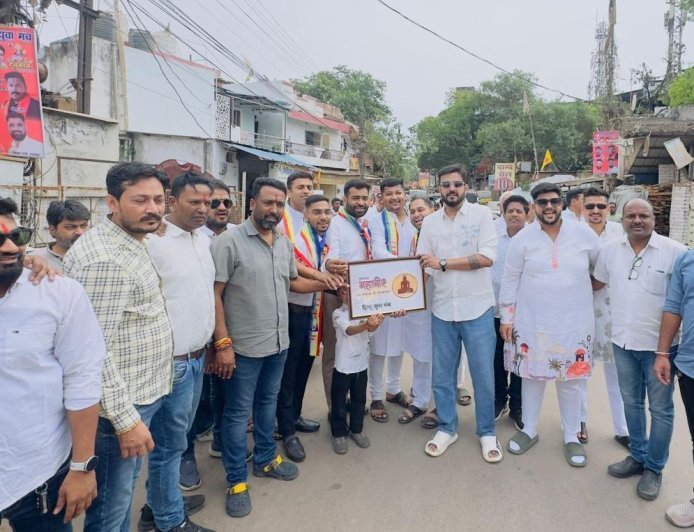 महावीर जयंती पर शोभायात्रा का भव्य स्वागत, शहर में दिखा उत्सव का उत्साह