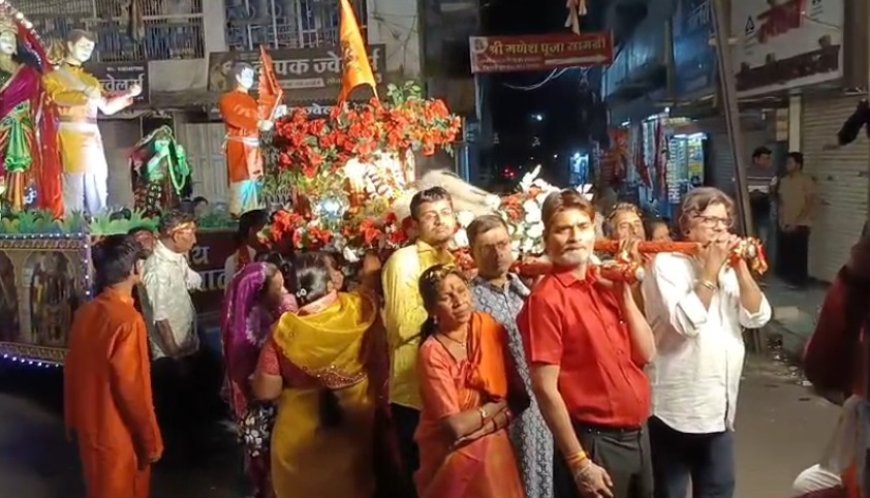 दुर्ग में भक्ति की गूंज: माँ दुर्गा की भव्य पालकी यात्रा में उमड़ा जनसैलाब