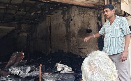 *दुर्ग में आग से प्रभावित परिवारों से मिले अरुण वोरा,संकट की घड़ी में जताई संवेदना*