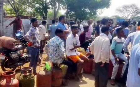 20 दिन से गैस नहीं, ग्रामीणों का फूटा गुस्सा: भिलाई-3 के करसा में चक्का जाम