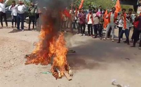 हनुमान प्रतिमा विवाद पर बवाल, निगम कार्यालय बना छावनी