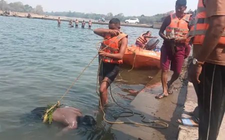 शिवनाथ नदी में मिला युवक का शव, दुर्ग में सनसनी—एसडीआरएफ ने बोट से निकाला, पहचान अब तक नहीं