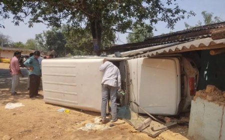 सडक़ हादसे में एसडीएम, 2 आरक्षक समेत 4 घायल, घर में घुसकर पलट गई तेज रफ्तार कार