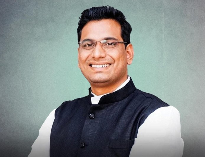 भिलाई में शराब दुकान पर सियासत तेज: विधायक देवेंद्र यादव ने सीएम से हस्तक्षेप की मांग की