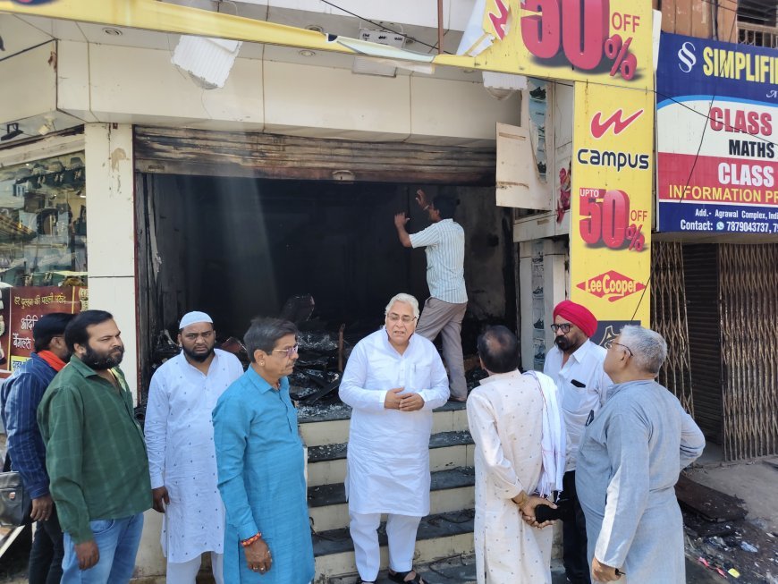 *दुर्ग में आग से प्रभावित परिवारों से मिले अरुण वोरा,संकट की घड़ी में जताई संवेदना*