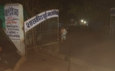 सरकारी स्कूल के प्रिंसिपल कक्ष में लगी आग, दमकल की तत्परता से बड़ा हादसा टला