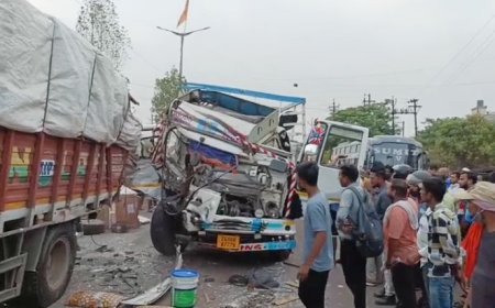 NH-53 पर भीषण हादसा, दो ट्रकों की टक्कर में ड्राइवर की मौत