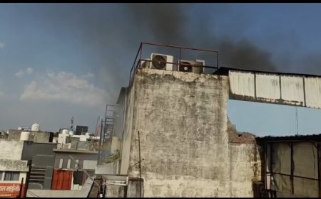 सुपेला के आकाश गंगा मार्केट में इलेक्ट्रॉनिक दुकान में भीषण आग, एक घंटे बाद पाया गया काबू