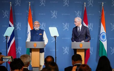 हाथ में बीन और सपेरे का अवतार, नॉर्वे के अखबार में छपा पीएम मोदी के खिलाफ नस्लीय कार्टून, मचा बवाल