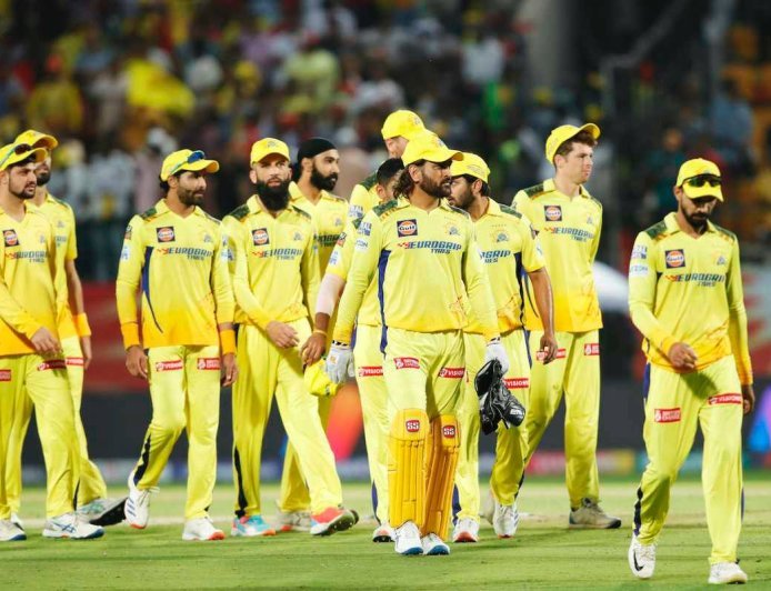 क्या आज खेलेंगे एमएस धोनी? सैमसन का फिर चलेगा बल्ला, देखें दोनों टीमों की संभावित प्लेइंग 11